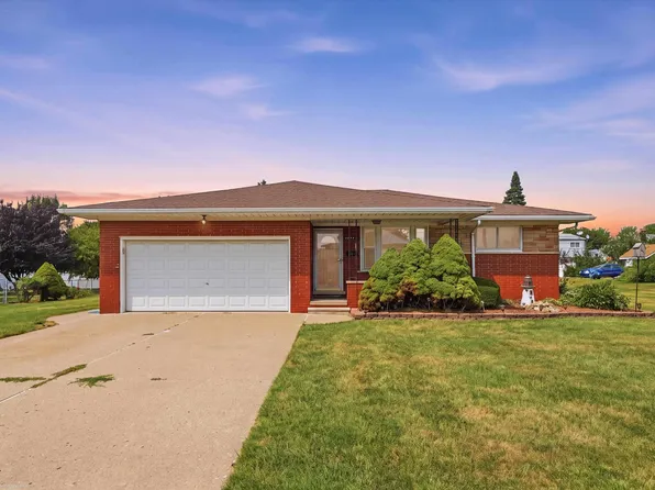 14597 Common Rd, Warren, MI 48088