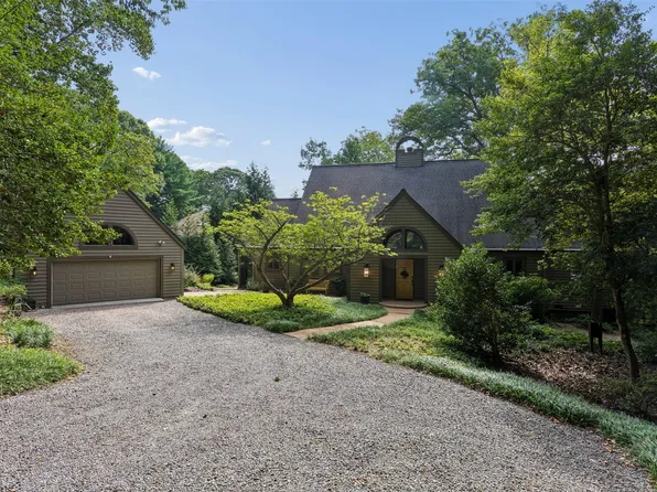 40 Heron Point Ln, Hartfield, VA 23071