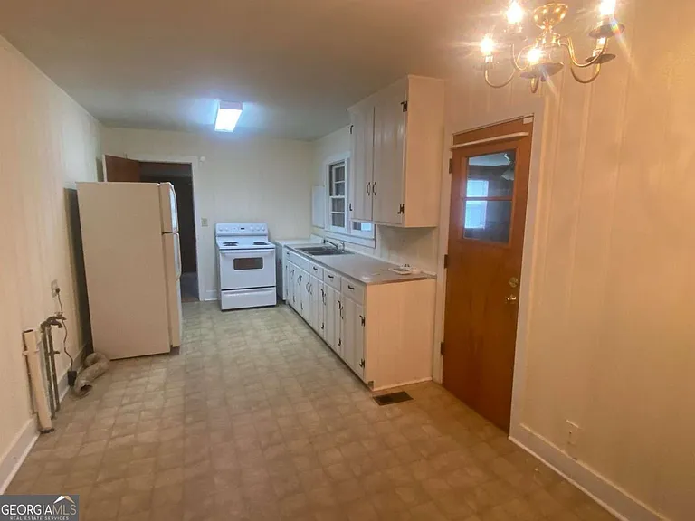 68 Condor St — Photo 2