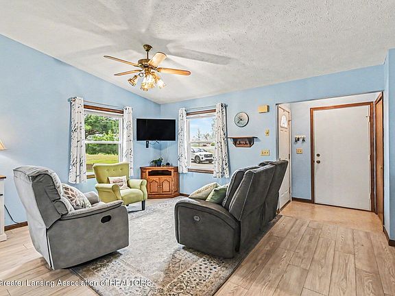 5th image of 668 S College Rd