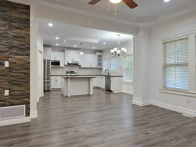4 bed, 2.5 bath, 2500 sqft, $3,750 — Photo 4