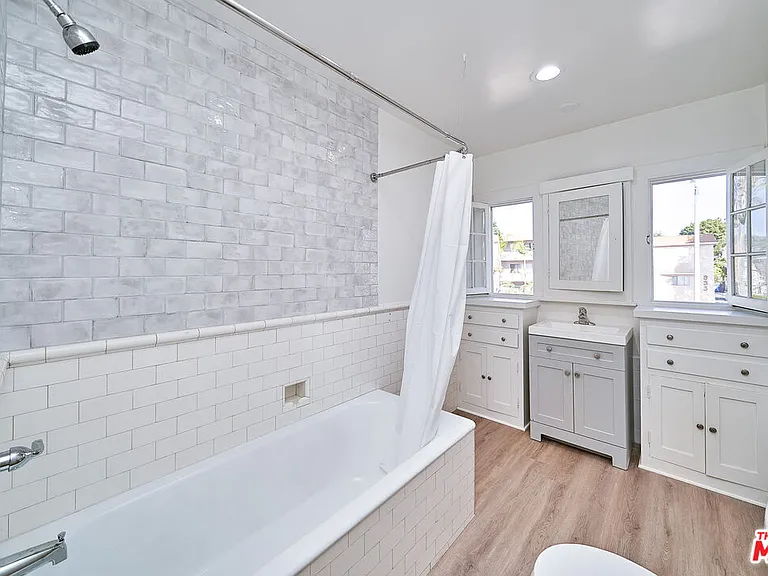 830 S Norton Ave — Photo 9
