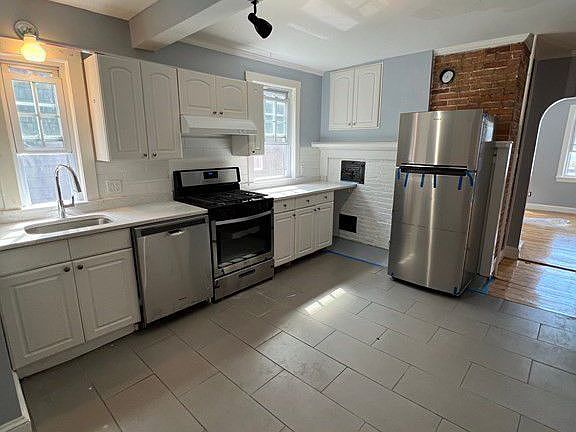 4th image of 212 Humphrey St Ste 2