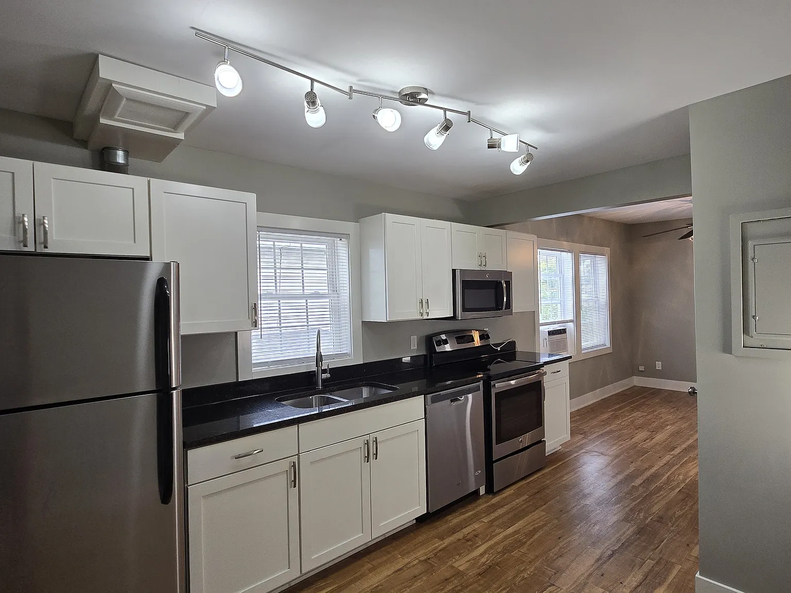 111 Lexington Ave NW — Photo 3