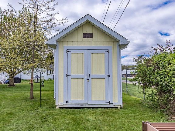 3rd image of 618 Windsor Dr Lot 4