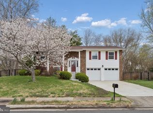 8910 Spur Rd, Springfield, VA 22153