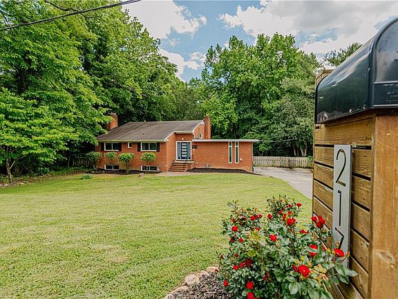 3rd image of 217 Pineridge Dr