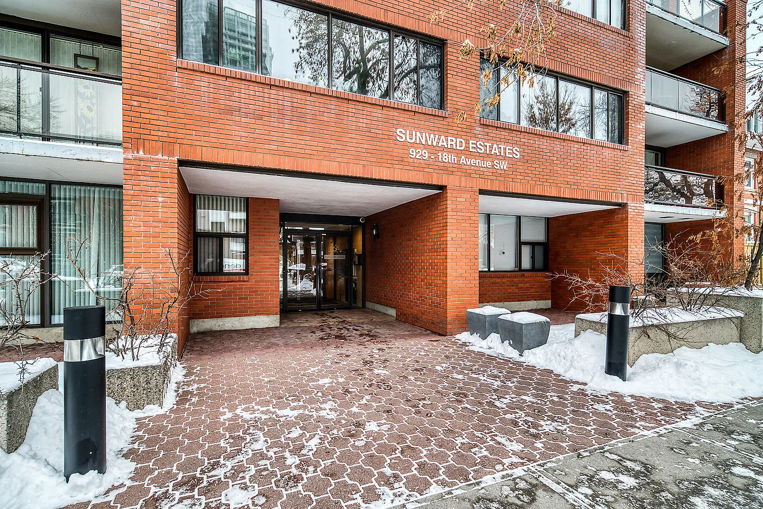 2 Storey Spacious — Photo 2