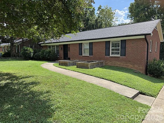 2nd image of 948 Heather Ln