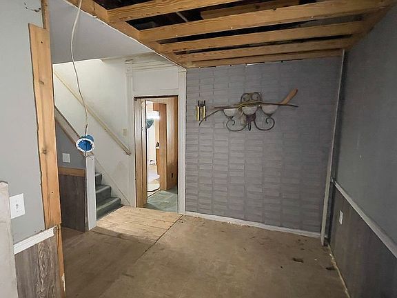 2nd image of 504 Brown St
