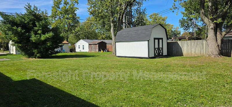 3 bed, 1.0 bath, 960 sqft, $1,795 — Photo 4
