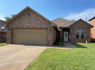 2929 Coach Ct, Norman, OK 73071