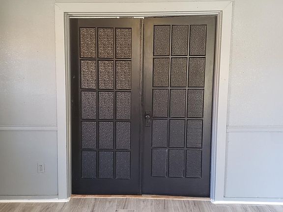 3rd image of 620 Chestnut St