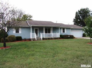 141 Woodland Dr, Salem, IL 62881