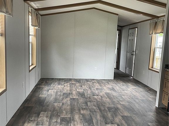 5th image of 405 Lakeshore Dr #12