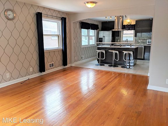 3rd image of 535 N 105th St