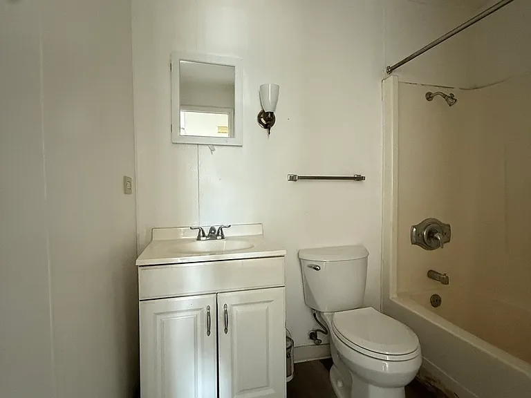 1627 Woodbine Dr #2 — Photo 4