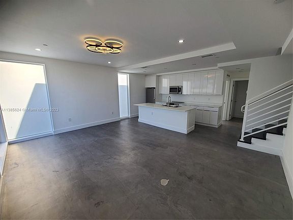 4th image of 825 Michigan Ave Townhouse 6