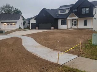 5536 Kingsfield Dr SW, Wyoming, MI 49418