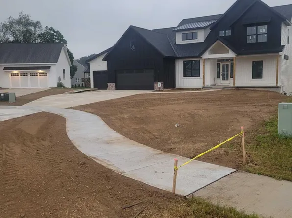 5536 Kingsfield Dr SW, Wyoming, MI 49418