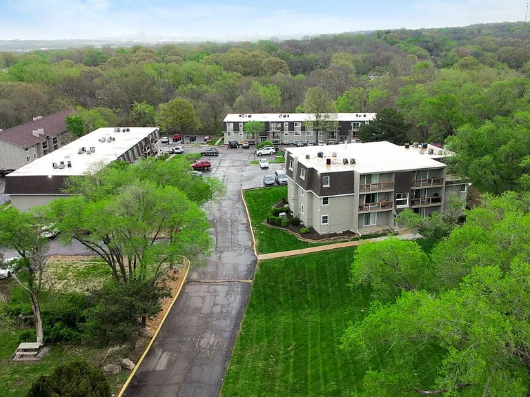 Skyline Apartments — Photo 11