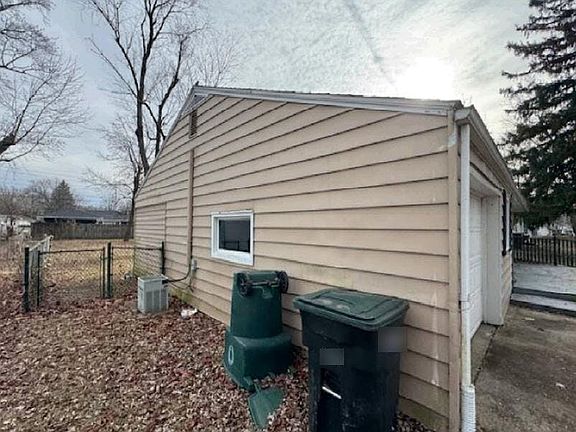 2nd image of 1700 N Alden Rd
