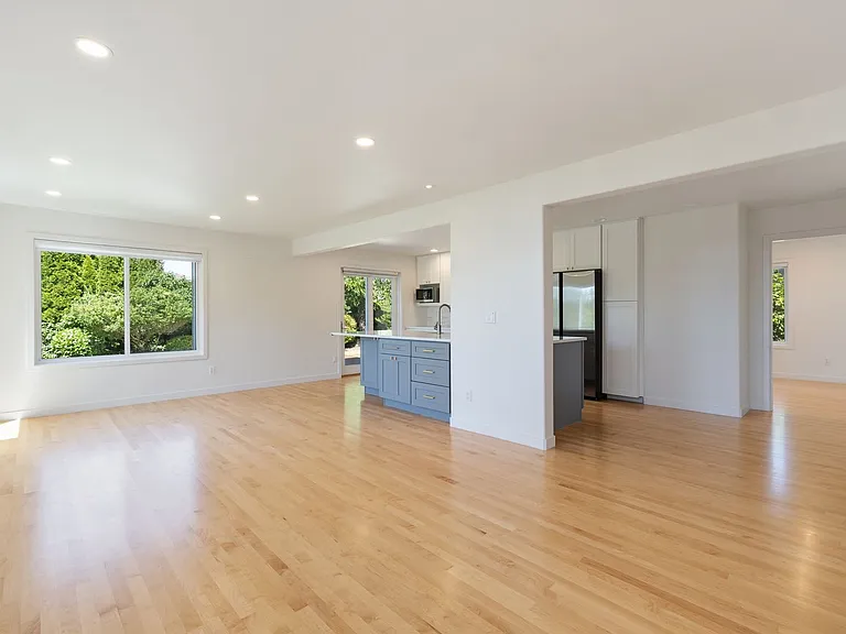 9630 NE 27th St — Photo 5