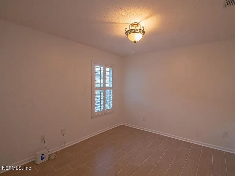 8146 Leafcrest Dr — Photo 16