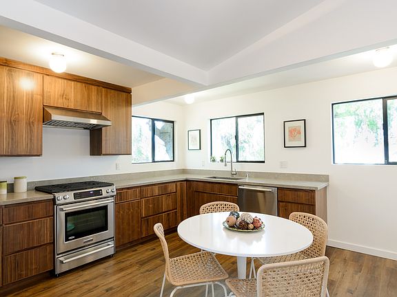2nd image of 2092 Roselin Pl