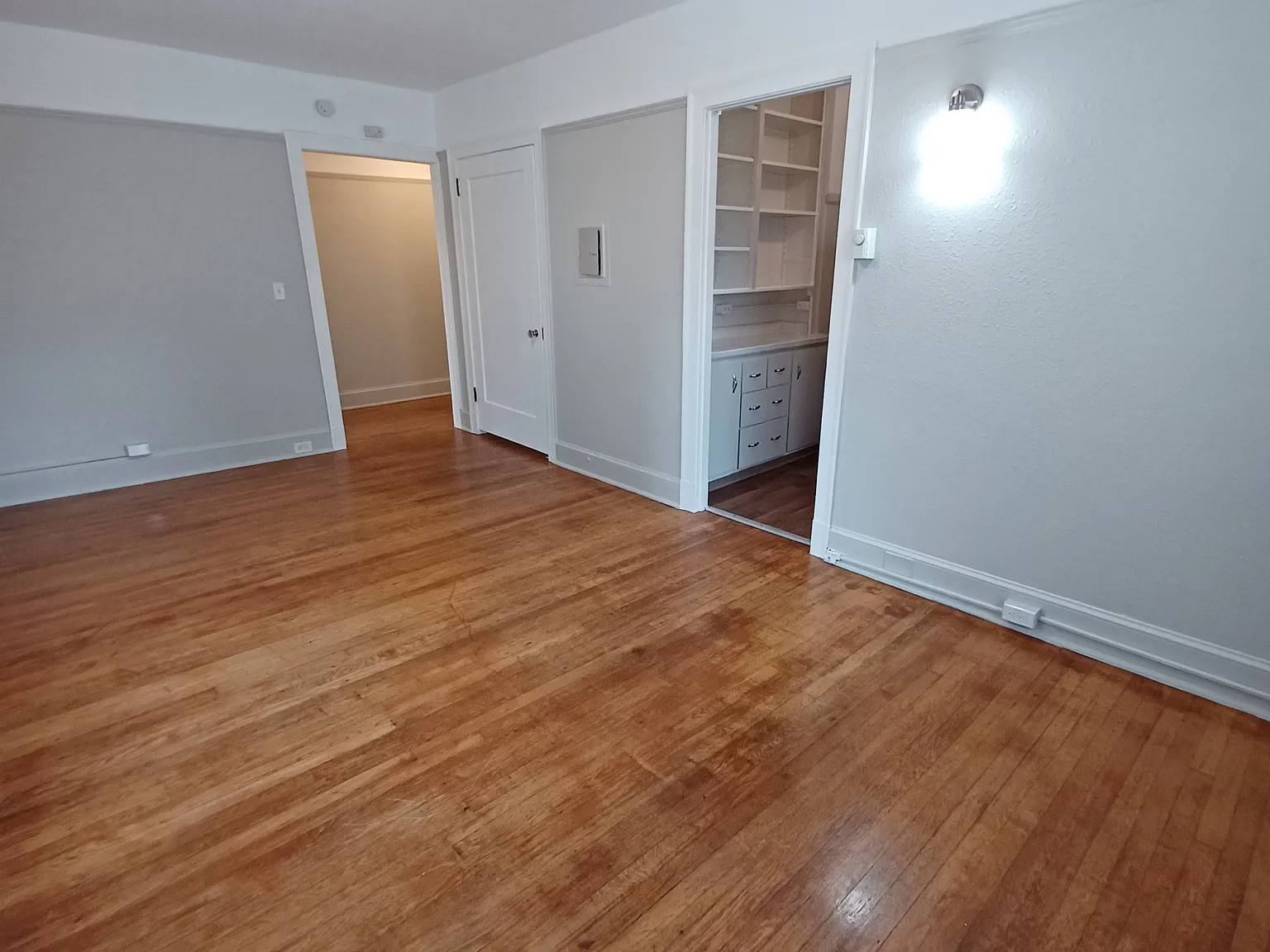 The Castle Apartments — Photo 4