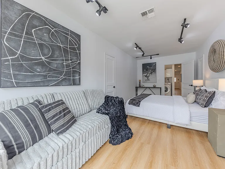 2522 Armacost Ave — Photo 27