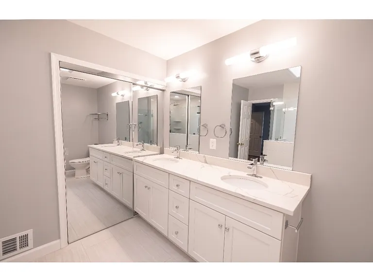 Primary bedroom bath