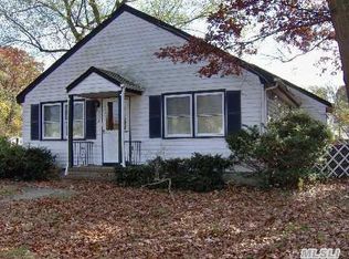 154 Shaber Rd, Patchogue, NY 11772