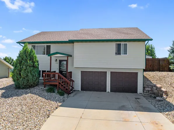 706 Taylor Ct, Belle Fourche, SD 57717
