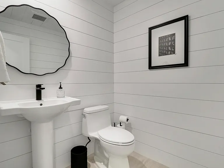 2443 E Edgewater Dr — Photo 45