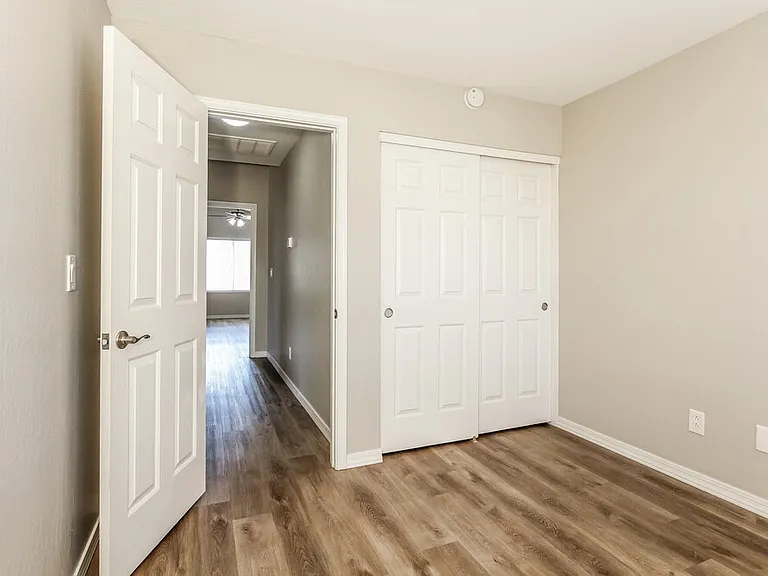 2345 E Gelding Dr — Photo 12