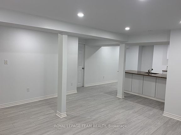 4th image of 3 Tower Hill Cres #Basement
