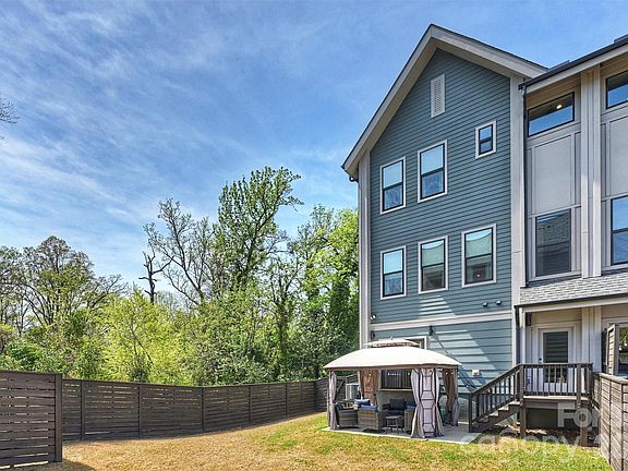 2nd image of 1500 Hawthorne Ln #A
