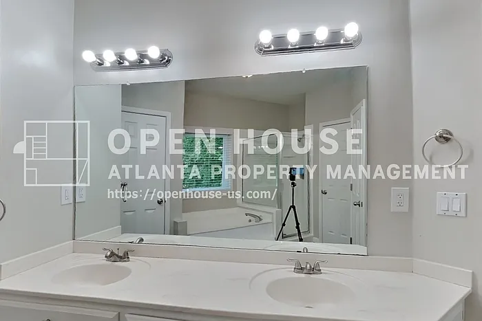 1240 Cedar Brook Dr NE — Photo 10