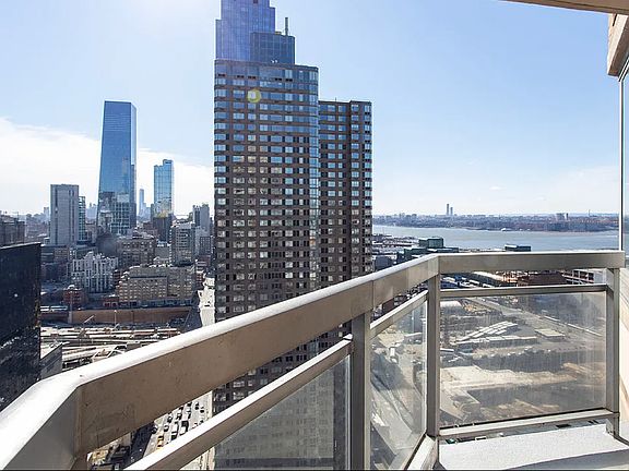 4th image of 500 W 43rd St APT 34B