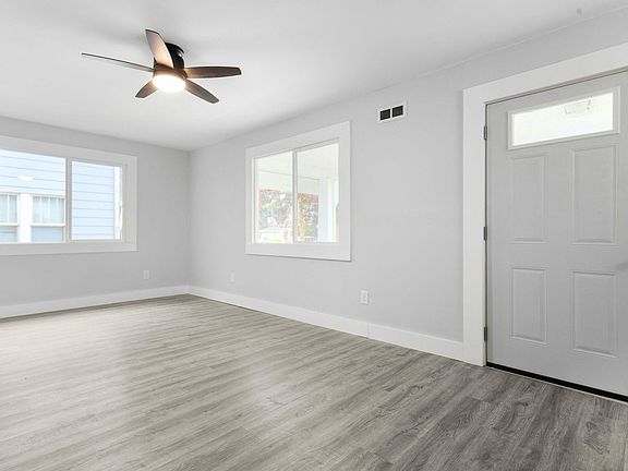 3rd image of 1046 Lawndale Ave