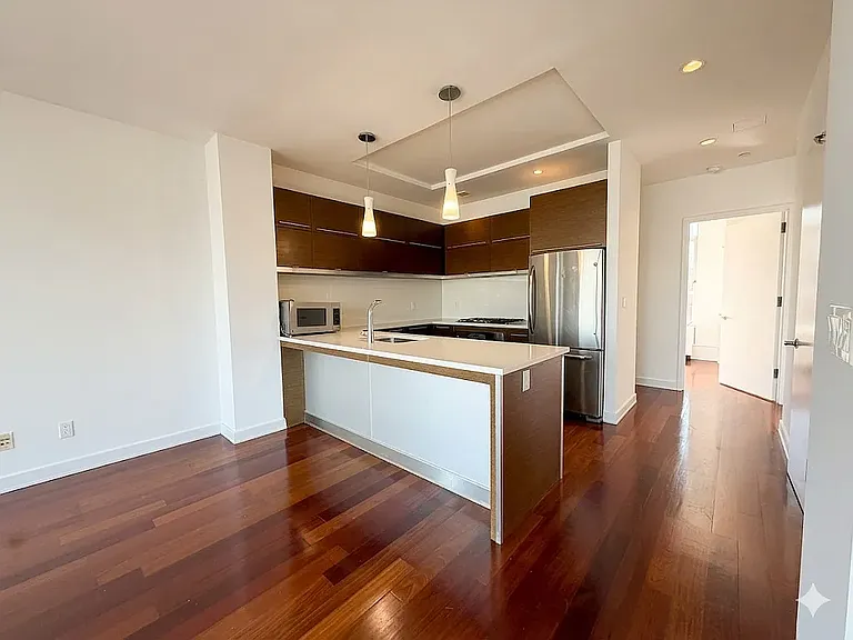 4117 Crescent St #9C — Photo 5