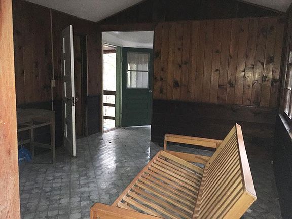 4th image of 185 Laurel Dr