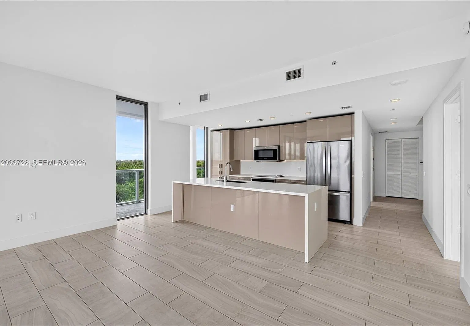 Metropica North Tower One — Photo 4