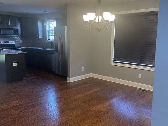 3rd image of 2354 Danbury Dr