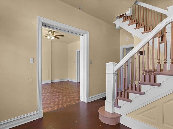4th image of 2721 S Compton Ave