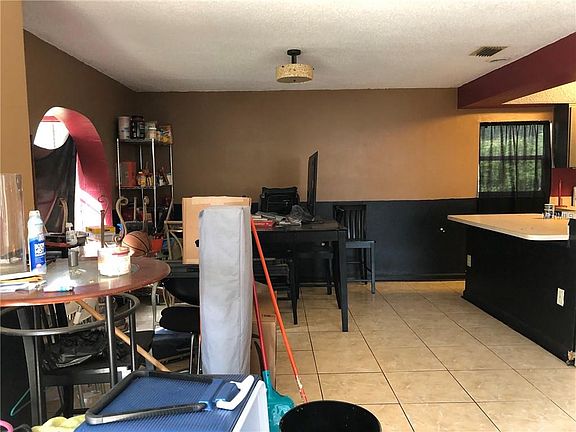 5th image of 1004 W Ball St