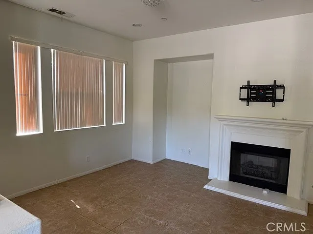3 bed, 2.5 bath, 1491 sqft, $4,100 — Photo 4