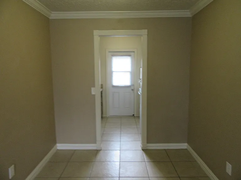 1104 W 19th Ct — Photo 5