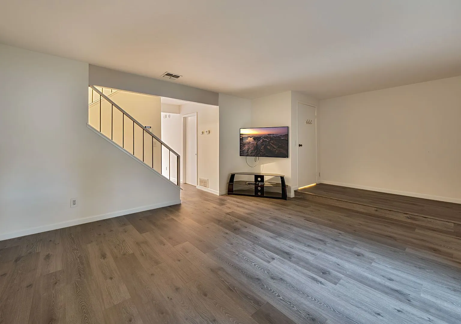 317 Bridge Place — Photo 4